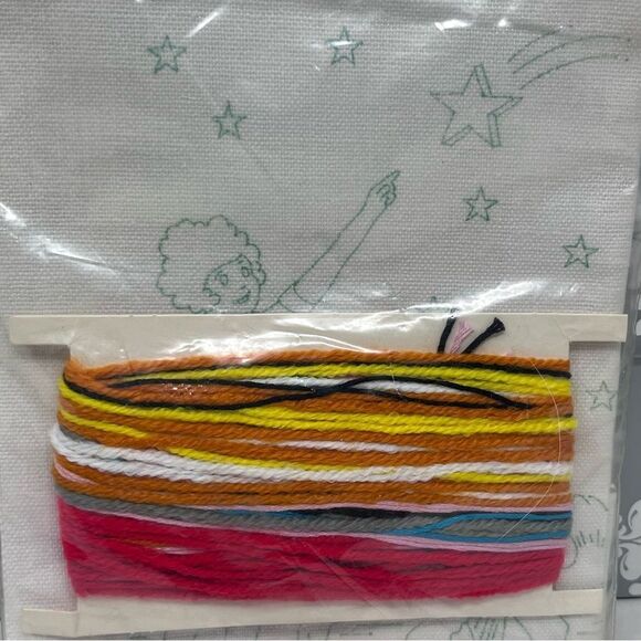 1982 Vogart Crafts Annie Shooting Star Creative Stitchery Kit NEW in packaging - Picture 5 of 5